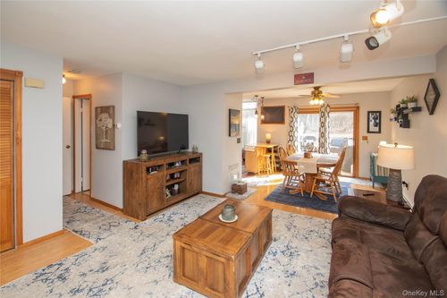 10 Franklin Pl, Washingtonville, NY, 10992-1353 | Card Image