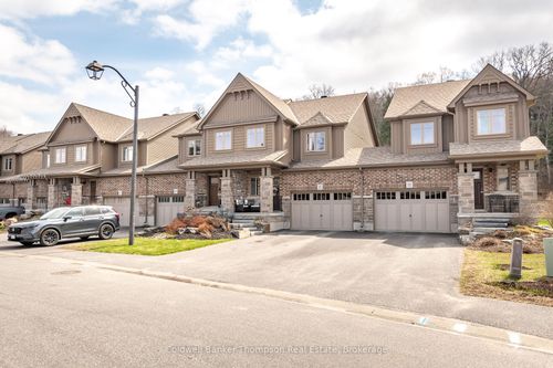 17 Kelsey Madison Crt, Huntsville, ON, P1H0E2 | Card Image
