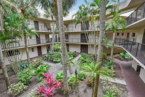 223-5220 Las Verdes Cir, Delray Beach, FL, 33484-8071 | Card Image