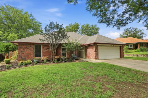 6713 N Park Dr, North Richland Hills, TX, 76182-7667 | Card Image