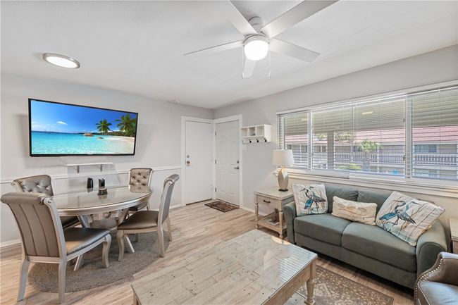 Nook and Living Room | Image 4