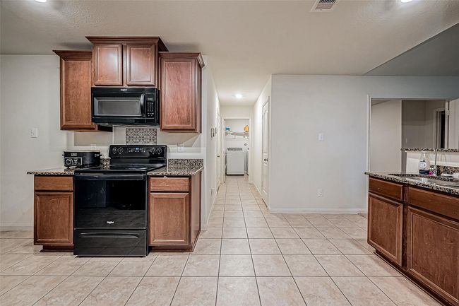 9915 Garnet Grove Dr, House other with 4 bedrooms, 2 bathrooms and 2 parking in Iowa Colony TX | Image 11