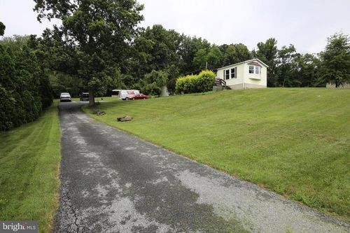 2428 N Penryn Rd, MANHEIM, PA, 17545-9508 | Card Image