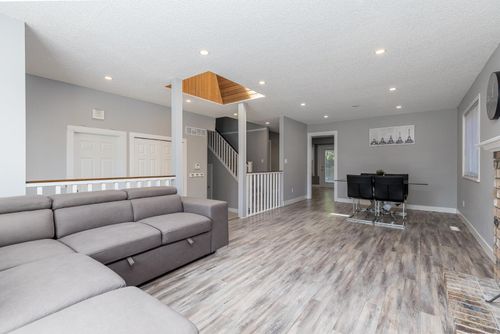 9435 149a St, Surrey, BC, V3R7V6 | Card Image
