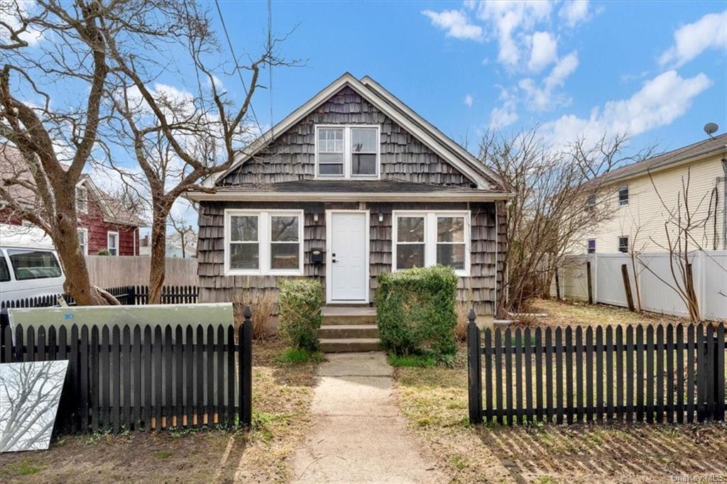 4th St, Huntington Station, NY 11746