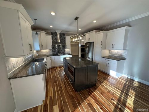 5121 Orchard Crest Dr, Troy, MI, 48085-3438 | Card Image