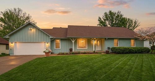 319 Se Ridgeview Dr, Lee's Summit, MO, 64063-2921 | Card Image