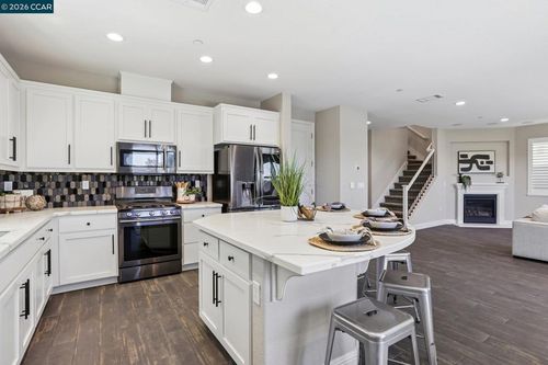 2565 Modena Dr, Pittsburg, CA, 94565-4500 | Card Image
