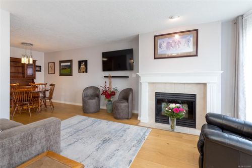 303-899 Darwin Ave, Victoria, BC, V8X2X7 | Card Image