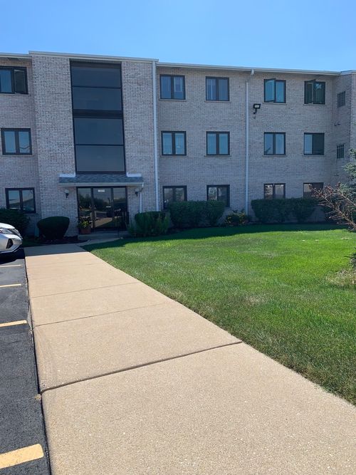 apt-317-5009 Briartree Ln, Burbank, IL, 60459-3010 | Card Image
