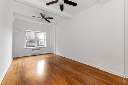 ga-39 52nd Street, New York, NY, 11377 | Card Image