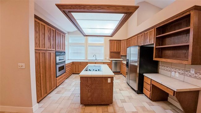 1212 W North St, House other with 3 bedrooms, 3 bathrooms and 2 parking in Louise TX | Image 5
