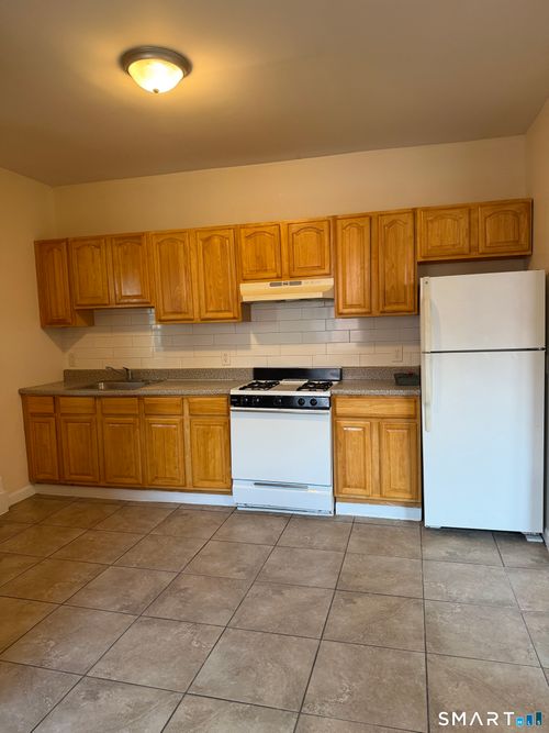 174 Park Ter, Hartford, CT, 06106-5343 | Card Image