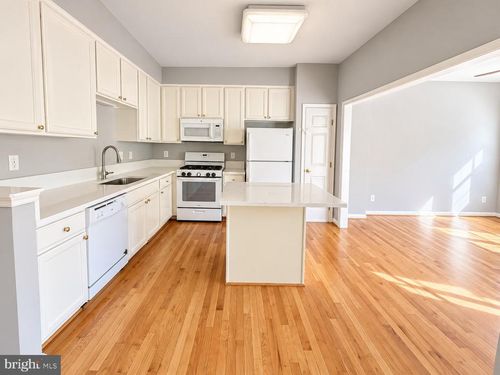 2581 Sutters Mill Dr, HERNDON, VA, 20171-4727 | Card Image