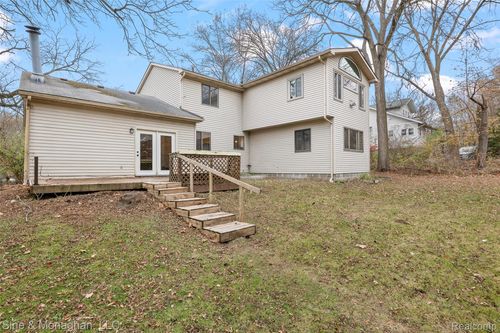 550 Hillcliff Dr, Waterford, MI, 48328-2518 | Card Image