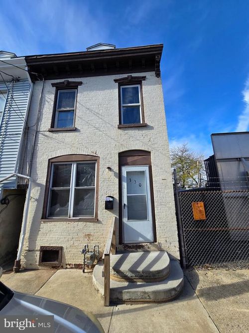 330 Moss St, READING, PA, 19604-2910 | Card Image