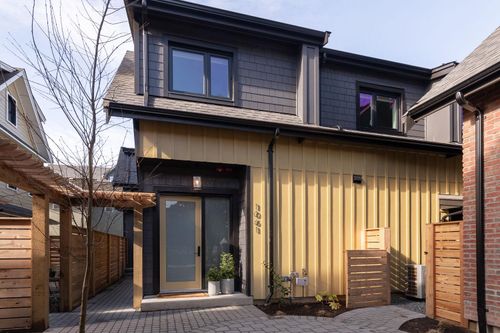1061 Semlin Dr, Vancouver, BC, V5L | Card Image