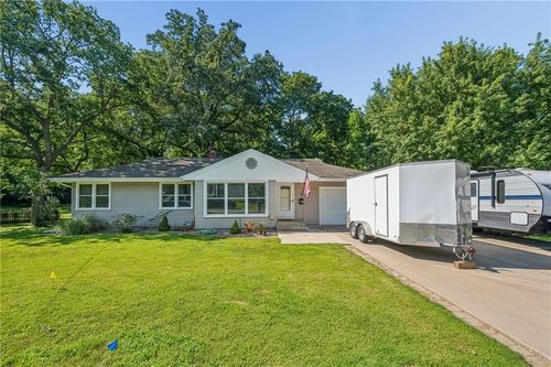 1315 W 25th St S, Independence, MO, 64052-3518 | Card Image