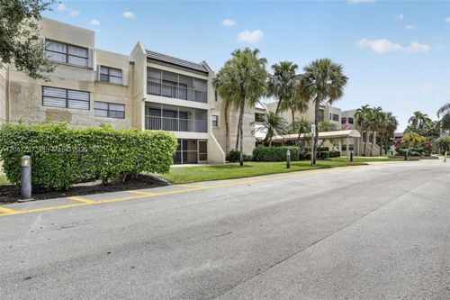 210-220 Lakeview Dr, Weston, FL, 33326-1048 | Card Image