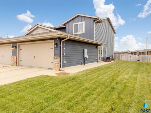 9408 Gert St, Sioux Falls, SD, 57106 | Card Image