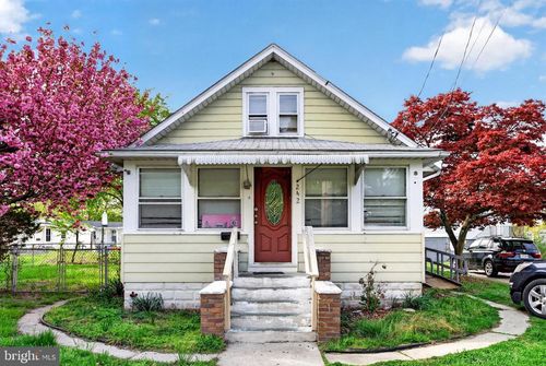 242 N Broad St, PENNS GROVE, NJ, 08069-1029 | Card Image