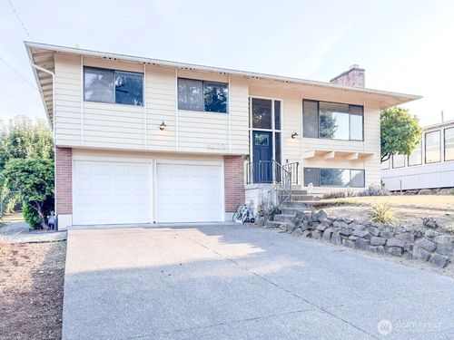 8233 S 114th Street, Seattle, WA, 98178 | Card Image
