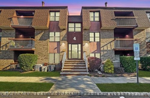 39a-39 Powderhorn Ct, Woodbridge, NJ, 07095-1416 | Card Image