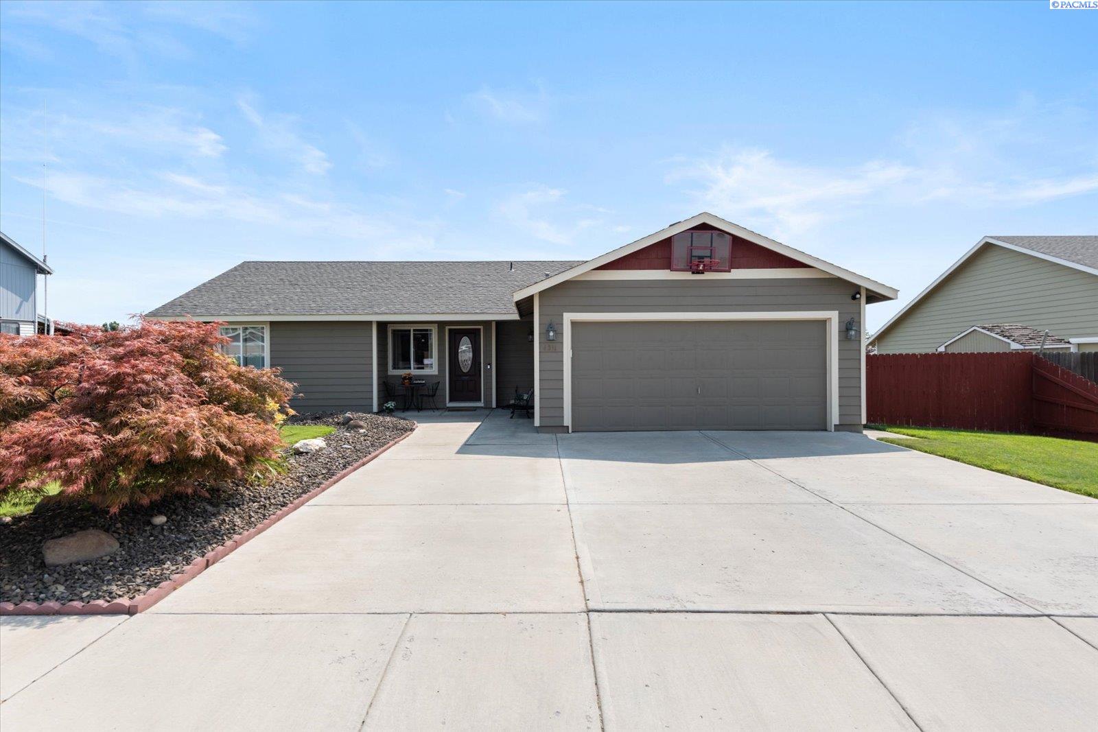 Holland Ln, Pasco, WA 99301