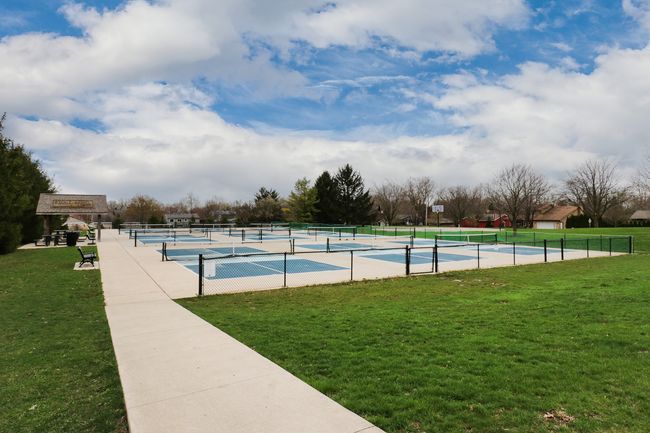 34 Pembrook Cir, House other with 3 bedrooms, 2 bathrooms and 2 parking in Bloomington IL | Image 31