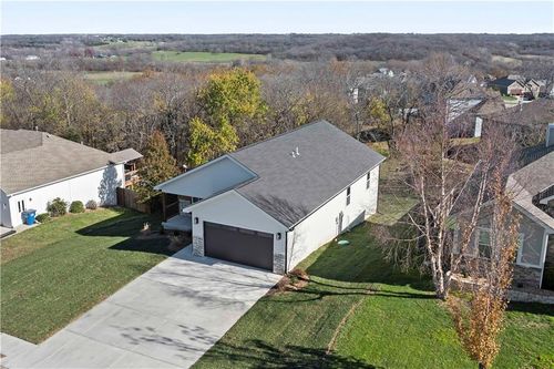 807 N Walnut Ln, Lone Jack, MO, 64070-9321 | Card Image