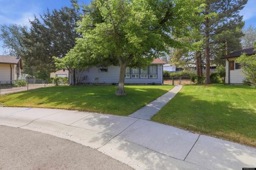 12 Frontier Ct, Glenrock, WY, 82637-5147 | Card Image