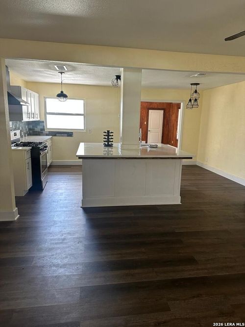 462 Hialeah Ave, San Antonio, TX, 78218-2618 | Card Image