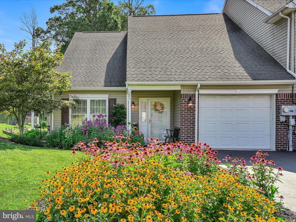 Pine Crest Village Dr, Pine Grove, PA 17963