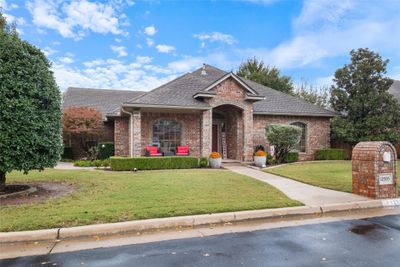 View of front facade with a front yard | Image 2