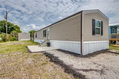 352 Sacramento St, NORTH FORT MYERS, FL, 33903-2826 | Card Image