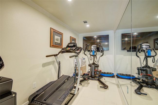 With its full mirrored wall, the workout room provides the perfect setting to monitor your form and elevate your workouts. | Image 14
