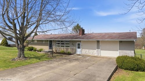 226 Meadow Ln, Parkersburg, WV, 26101-7608 | Card Image