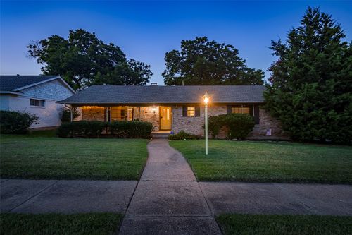 846 Creekridge Dr, Dallas, TX, 75218-2205 | Card Image