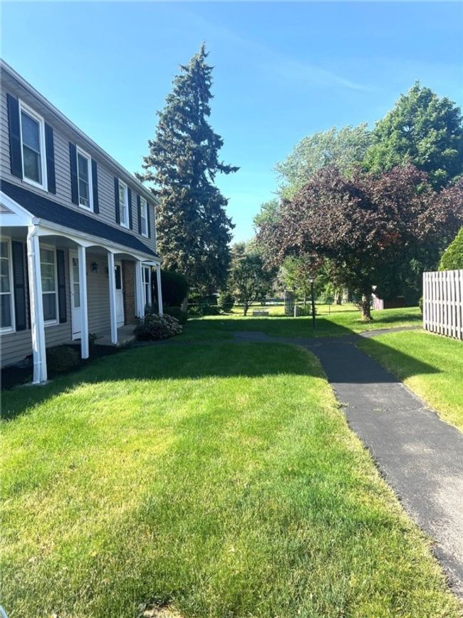 63 Springwood Dr, Townhouse with 2 bedrooms, 2 bathrooms and null parking in Webster NY | Image 25