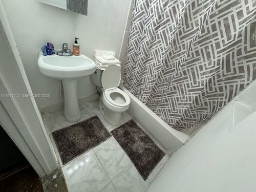 3-1086 Nw 110th St, Miami, FL, 33168-6038 | Card Image