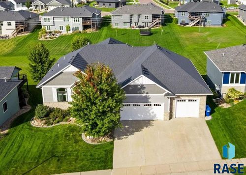 607 S Torrey Pine Ln, Sioux Falls, SD, 57110-7653 | Card Image