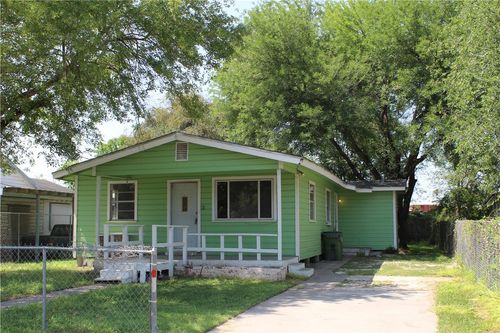 651 Trevino St, Alice, TX, 78332-5531 | Card Image