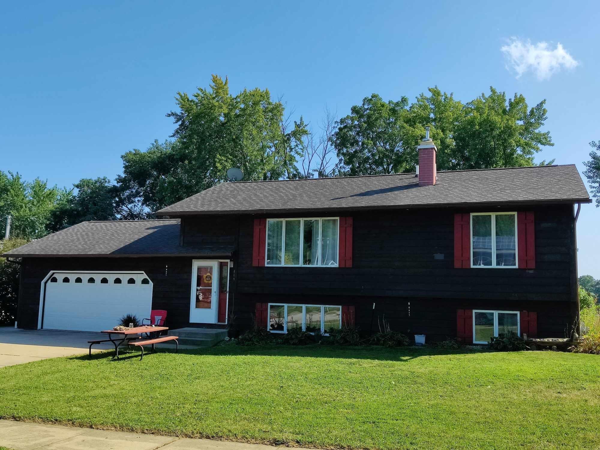 Twin View Dr, Decorah, IA 52101