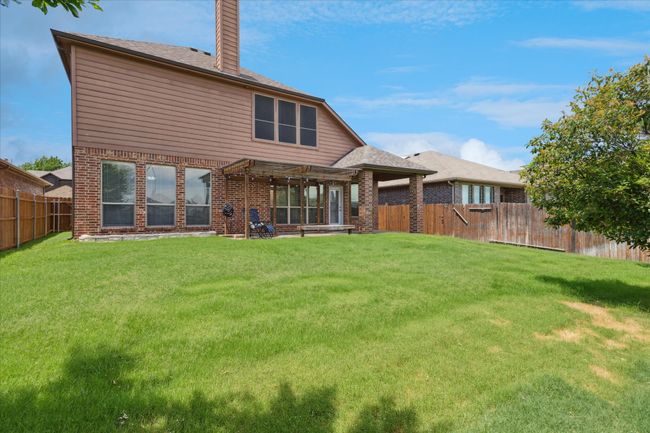 Backyard with tons of grassy area | Image 26