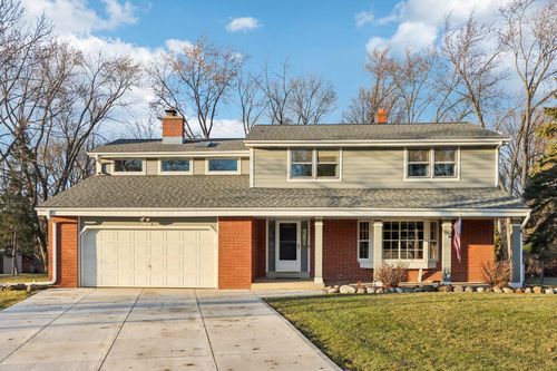 16000 W Monterey Dr, New Berlin, WI, 53151-4236 | Card Image