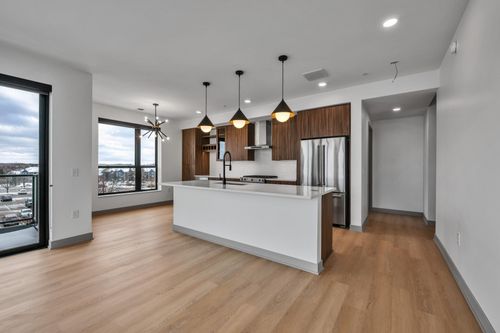 405-640 Wisconsin Avenue N, Golden Valley, MN, 55427 | Card Image