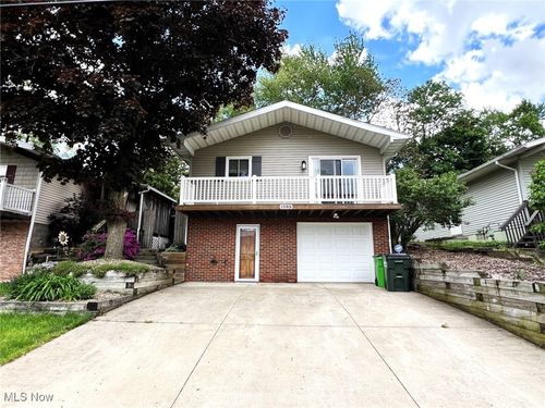 1585 Hilda St, Lakemore, OH, 44250-9562 | Card Image