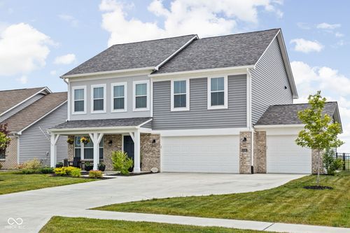 6305 N Woodhaven Dr, Mccordsville, IN, 46055-8040 | Card Image