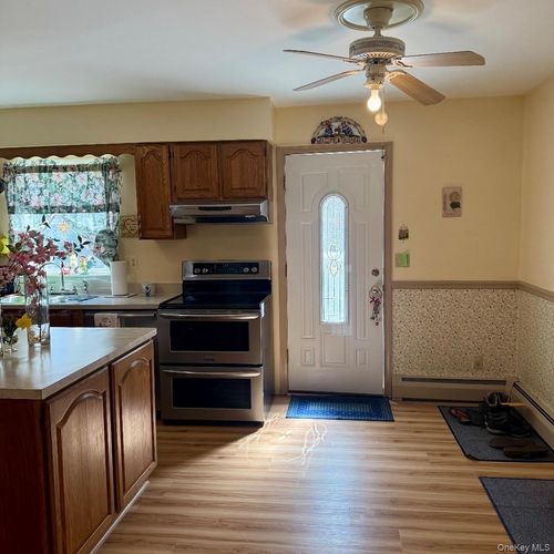 248 Huckleberry Tpke, Wallkill, NY, 12589-2639 | Card Image