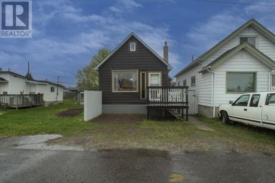 916 Mclaughlin St, Home with 2 bedrooms, 2 bathrooms and null parking in Thunder Bay ON | Image 1